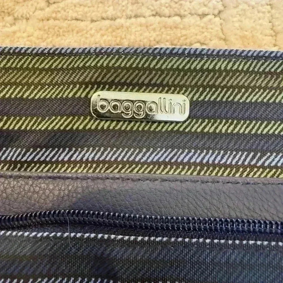 Baggillini crossbody like new condition - Picture 3 of 8